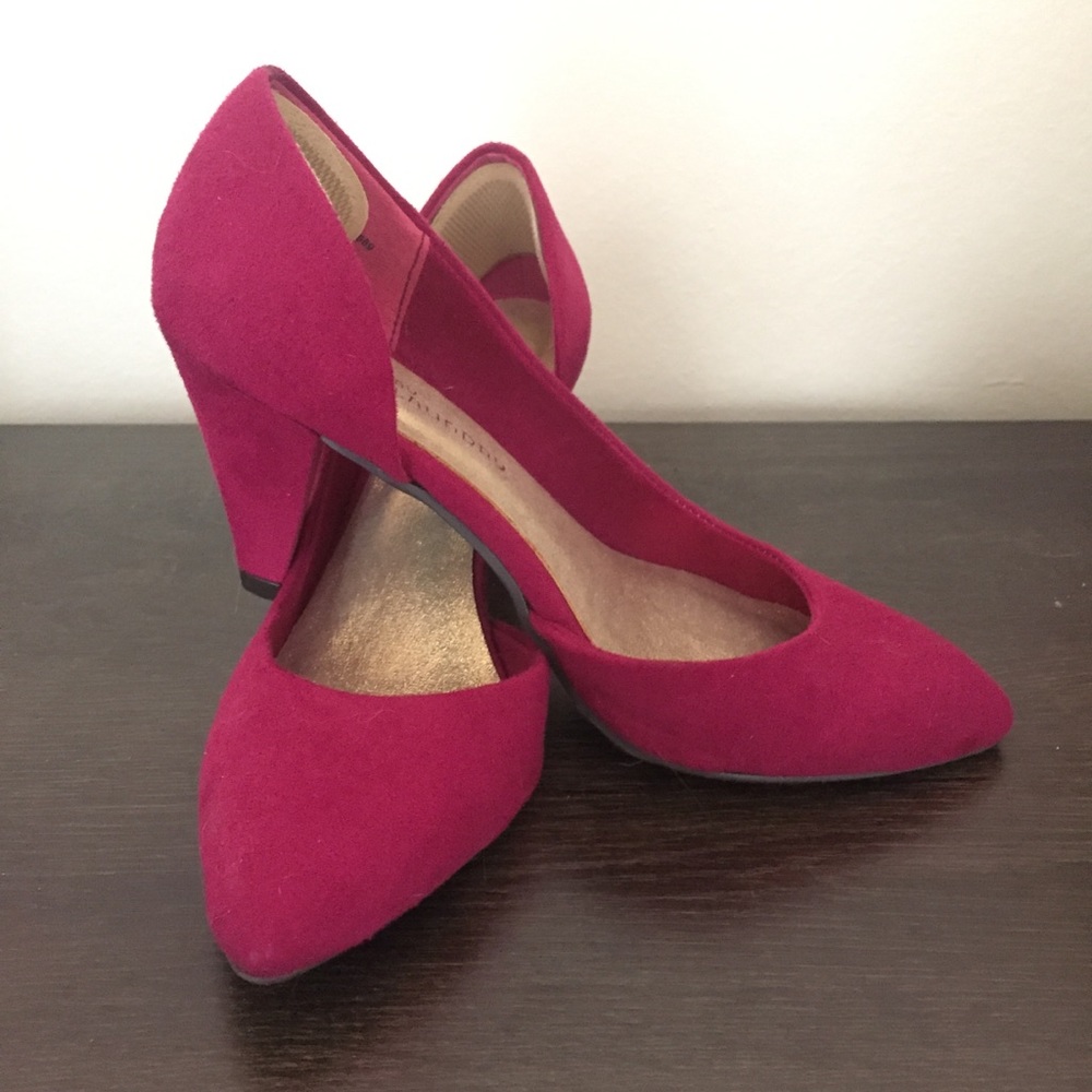Magenta suede Chinese Laundry pumps